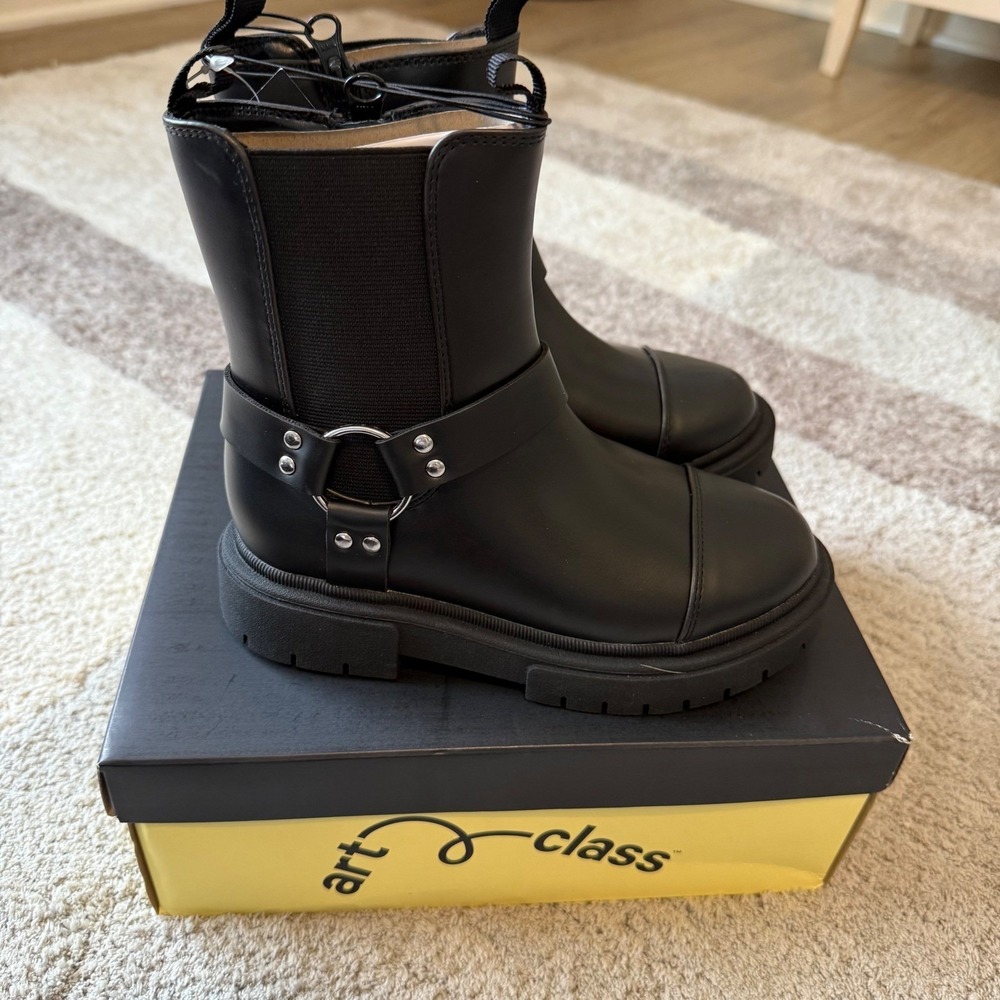 Art Class Kids Crosby Boots Black Harness Moto Lug Sole Side Zip Size 13 NIB